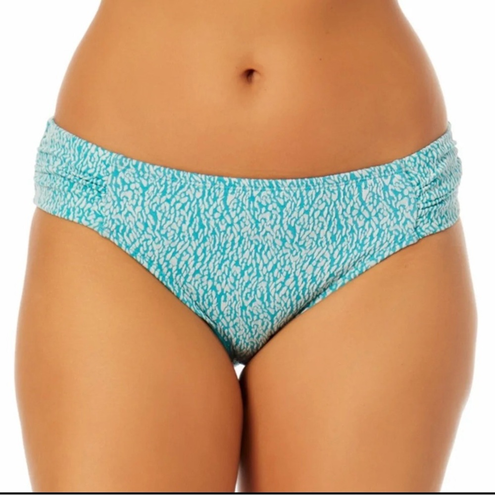 Time and Tru Women
Jacquard Ruched MidRise Bikini Bottom Plus Size 2X (20W-22W)